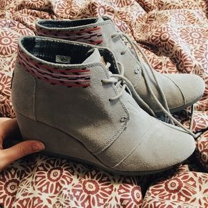 TOMS Gray Booties with Vine Detail🥀